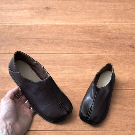 Vintage style faux leather tabi split toe shoes in brown.