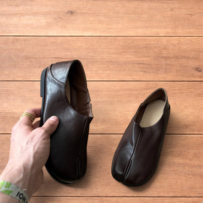 Vintage style faux leather tabi split toe shoes in brown.