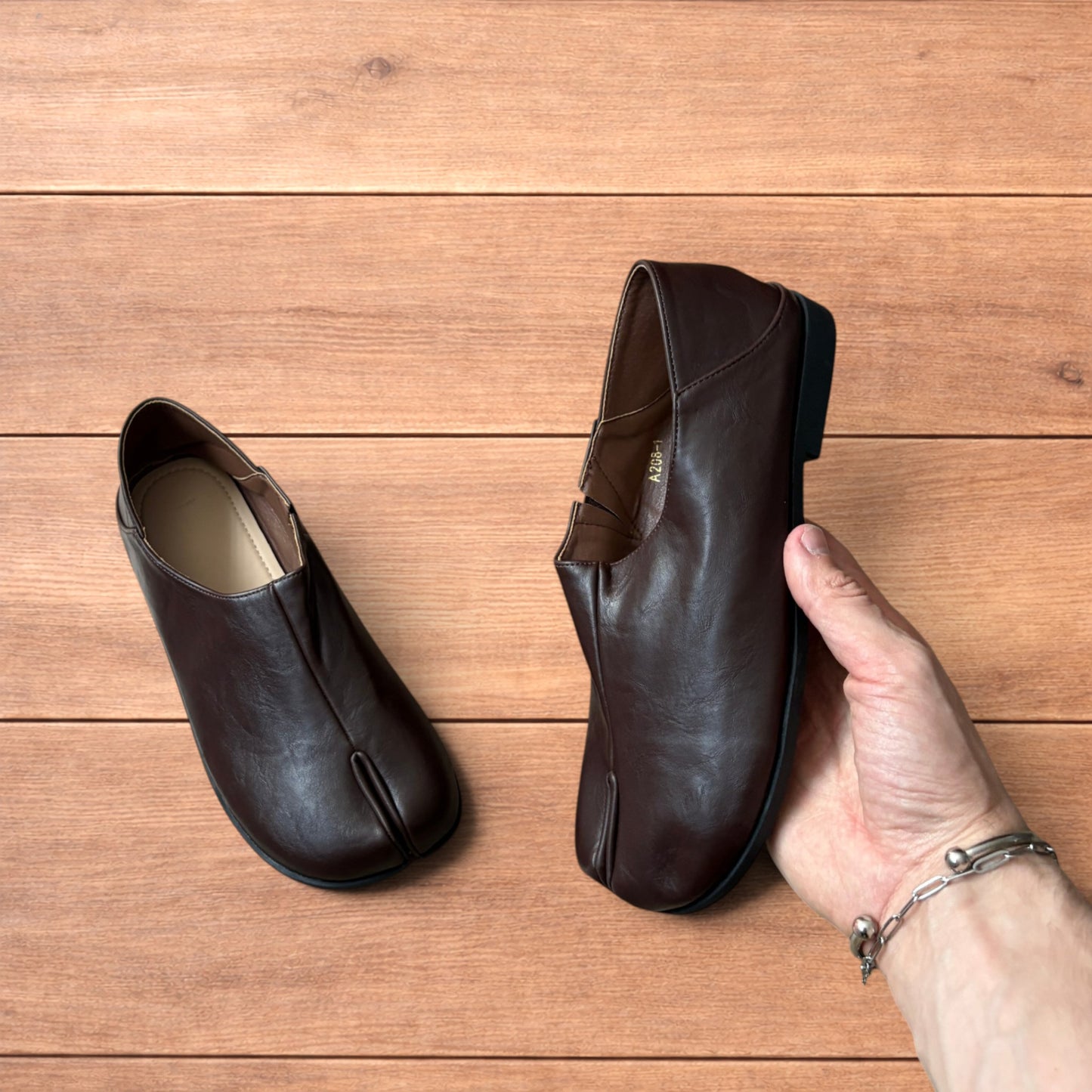 Vintage style faux leather tabi split toe shoes in brown.