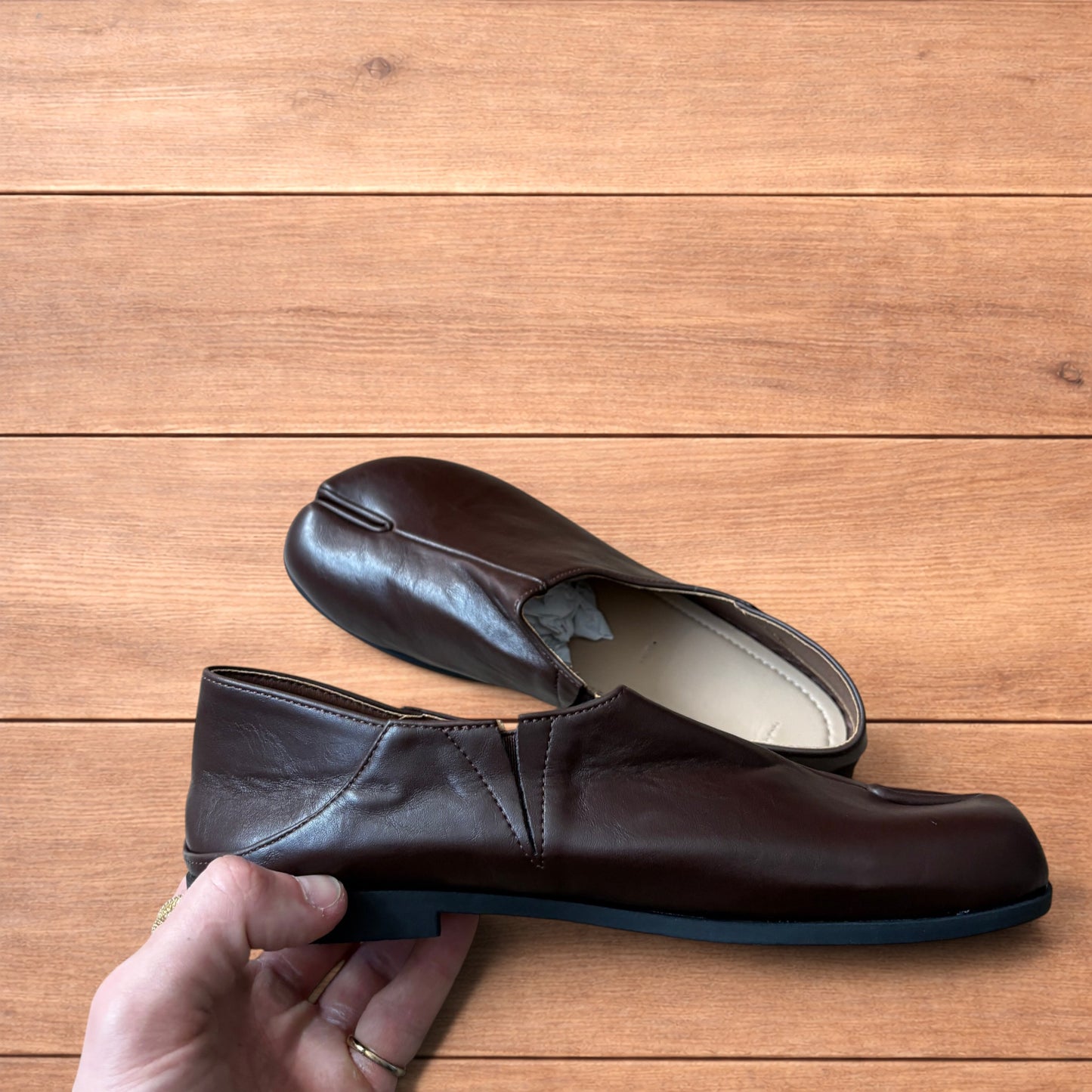 Vintage style faux leather tabi split toe shoes in brown.