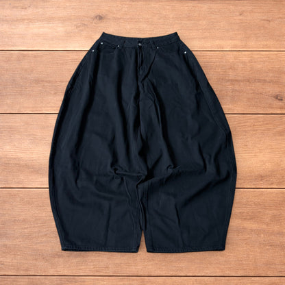 Super baggy wide leg balloon fit jeans in black.