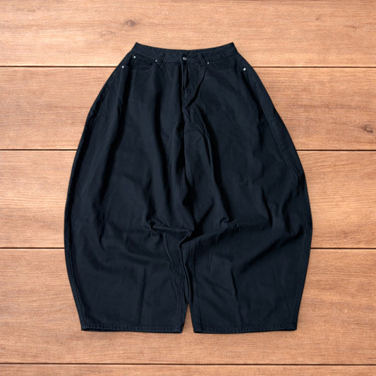 Super baggy wide leg balloon fit jeans in black.