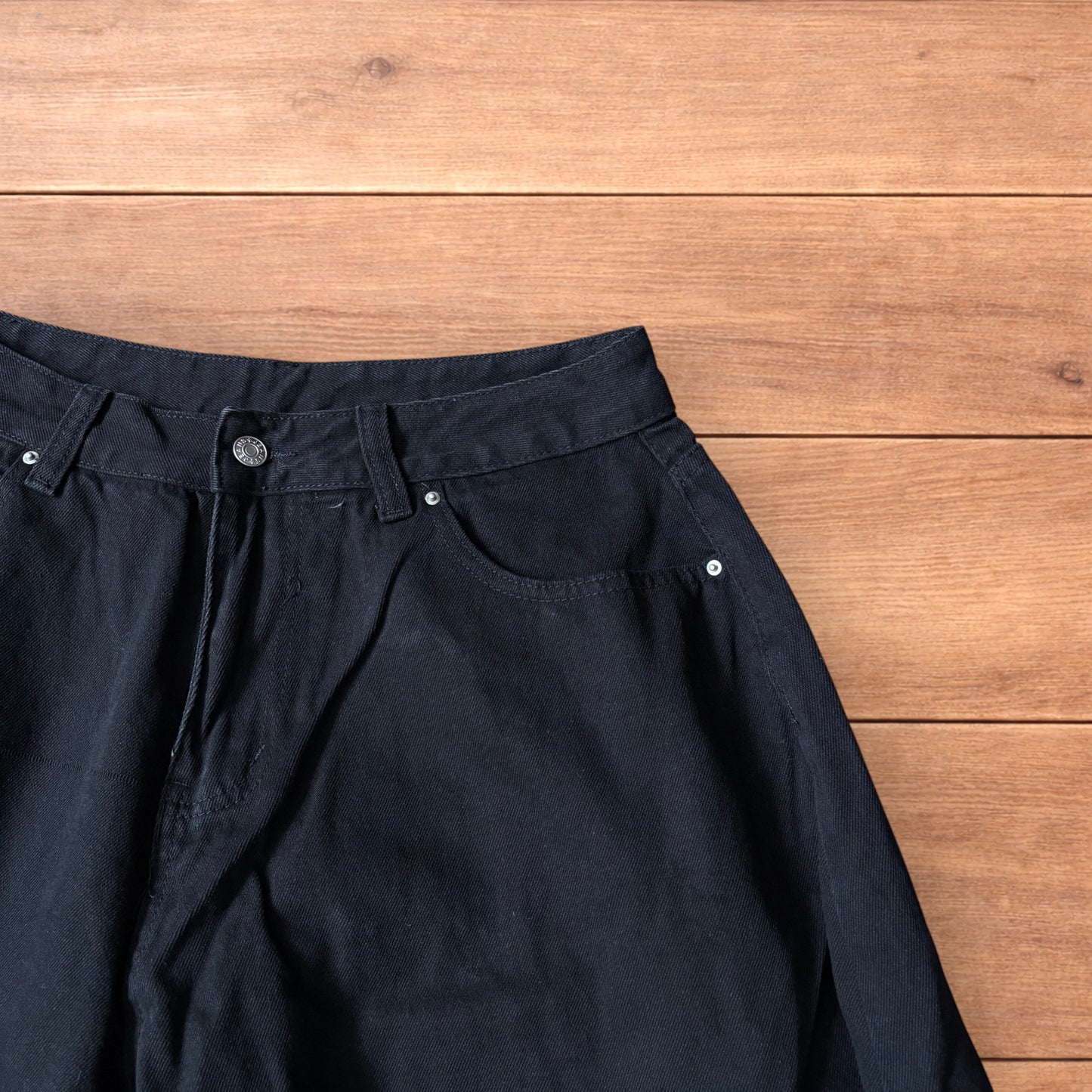 Super baggy wide leg balloon fit jeans in black.