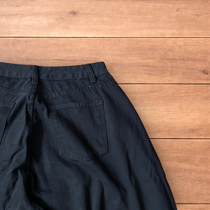 Super baggy wide leg balloon fit jeans in black.