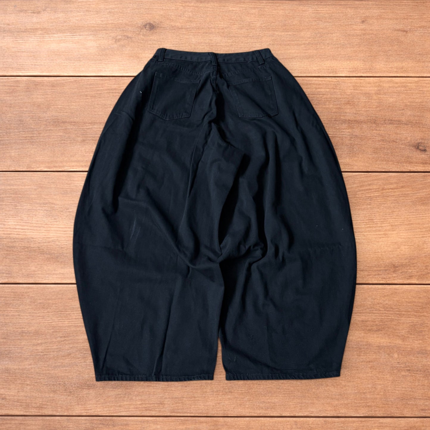 Super baggy wide leg balloon fit jeans in black.