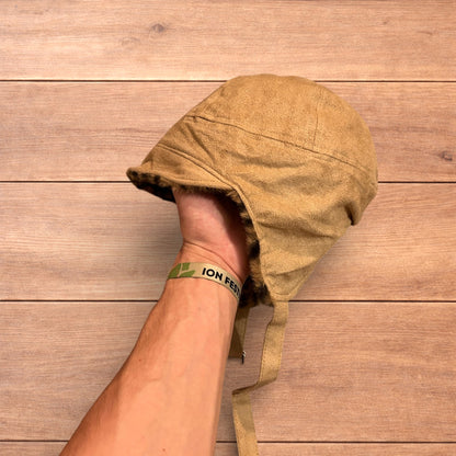 Lovely reversible trapper Russian ear flap hat in leopard & beige colour way.