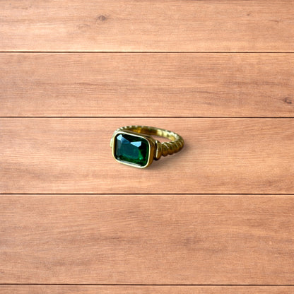 Lovely vintage style gold ring with green gemstone.