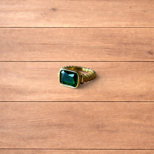 Lovely vintage style gold ring with green gemstone.