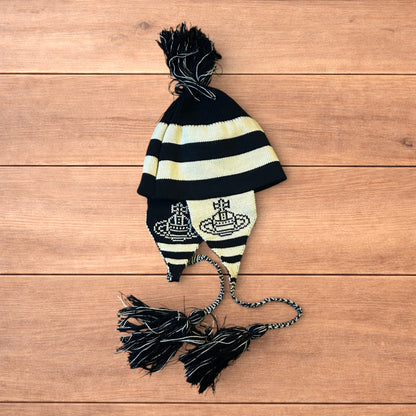 Lovely vintage style Dappy ear flap bobble hat in black/beige stripes.