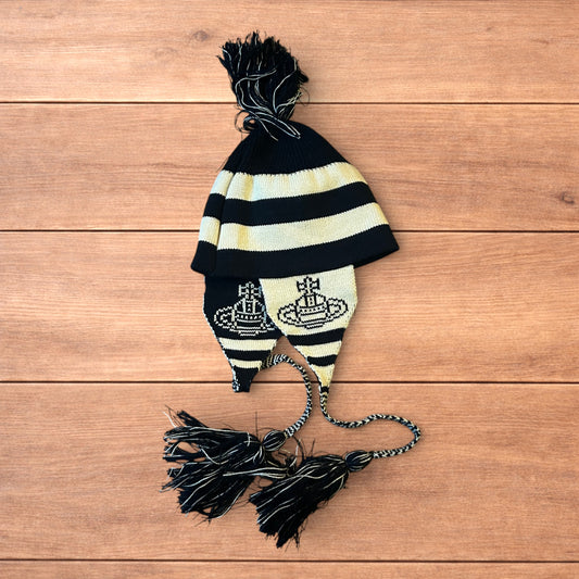 Lovely vintage style Dappy ear flap bobble hat in black/beige stripes.