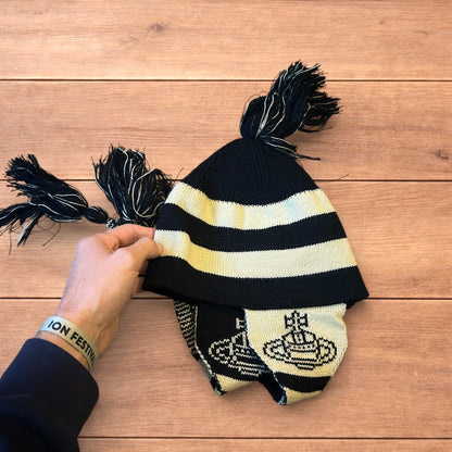 Lovely vintage style Dappy ear flap bobble hat in black/beige stripes.