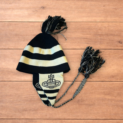 Lovely vintage style Dappy ear flap bobble hat in black/beige stripes.