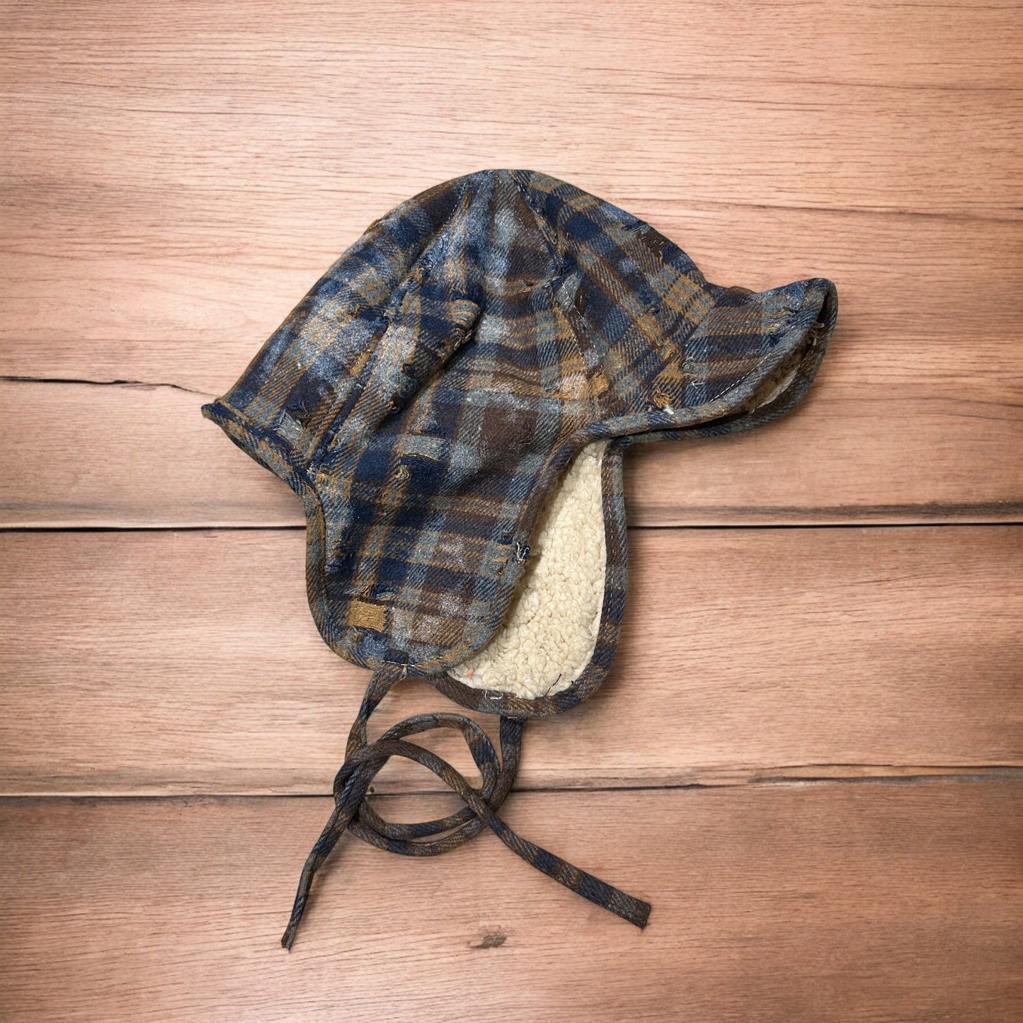 Vintage style trapper fluffy ear flap checkered hat cap in navy/brown One size.