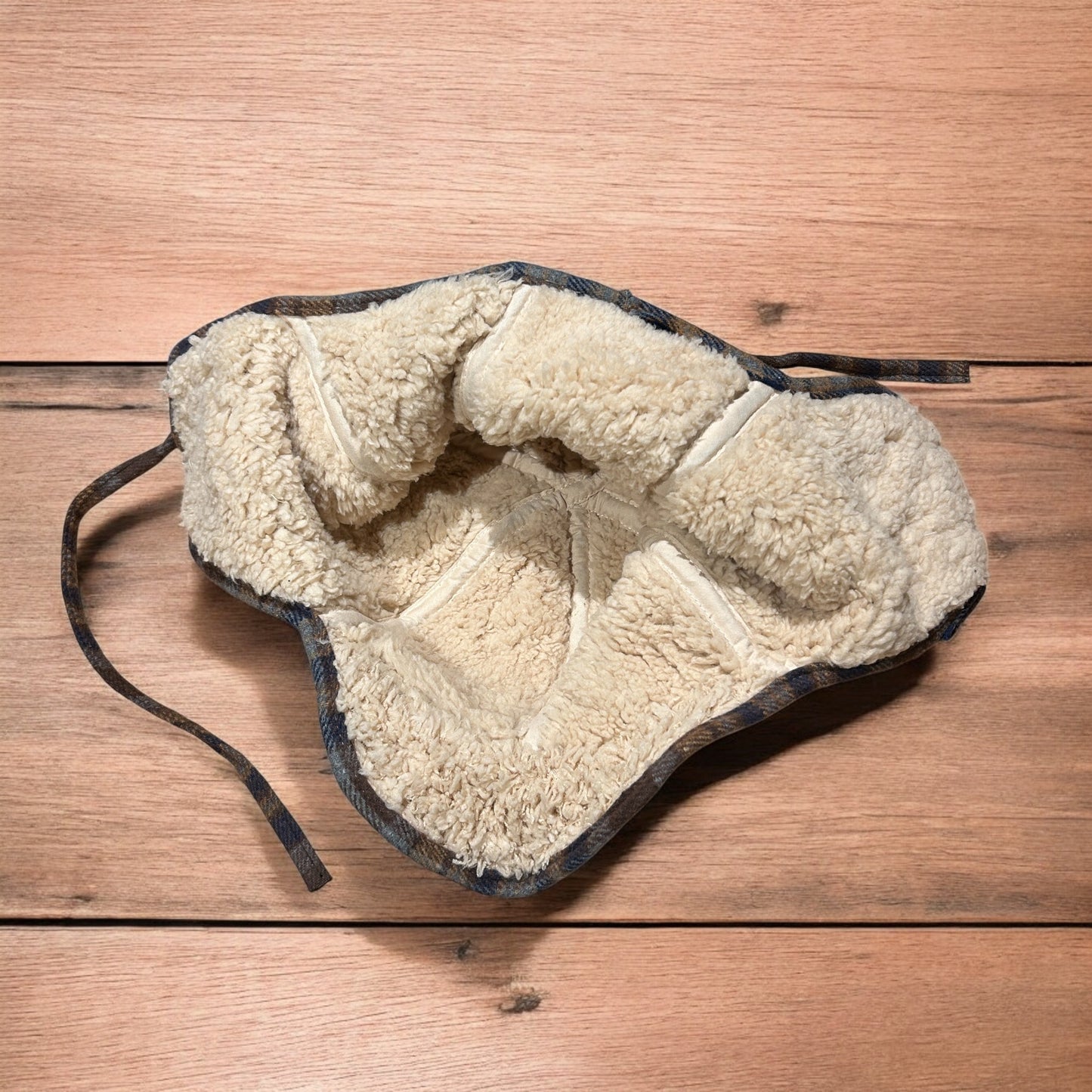 Vintage style trapper fluffy ear flap checkered hat cap in navy/brown One size.