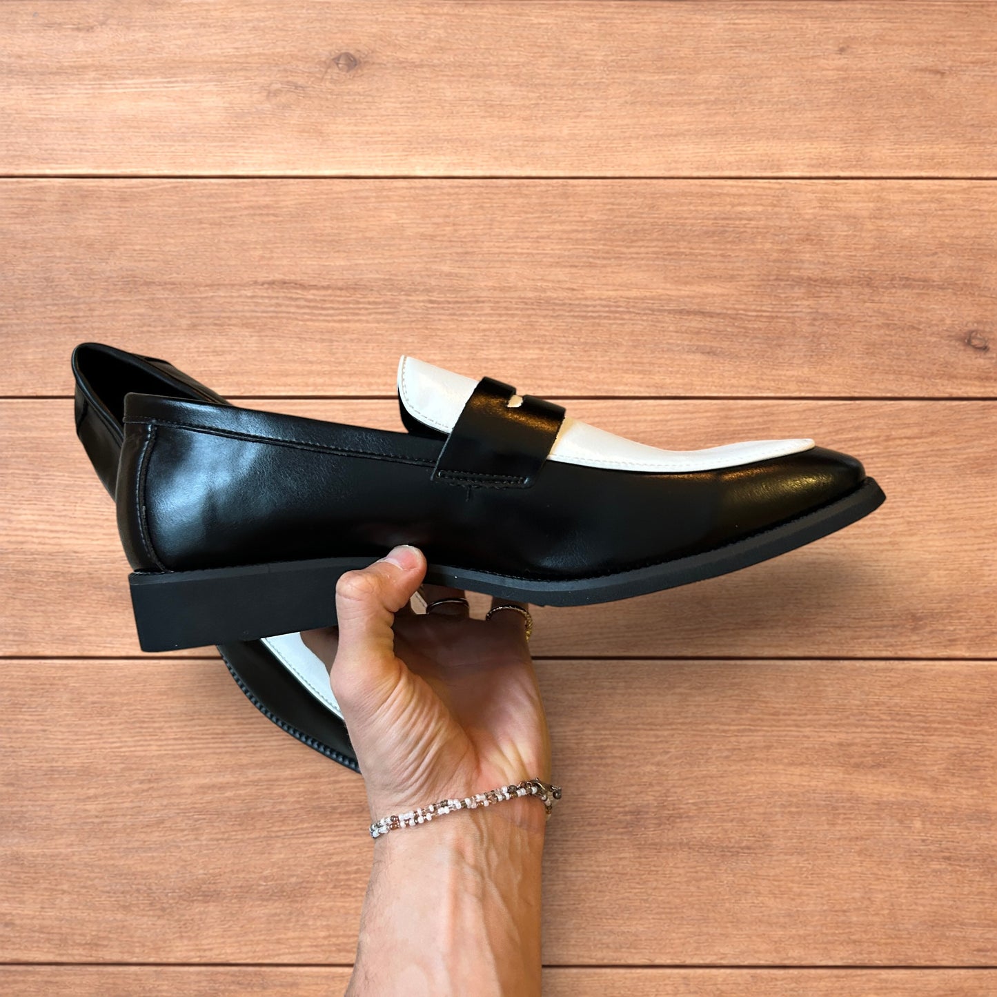 Lovely classic style penny loafers shoes in black and white design.