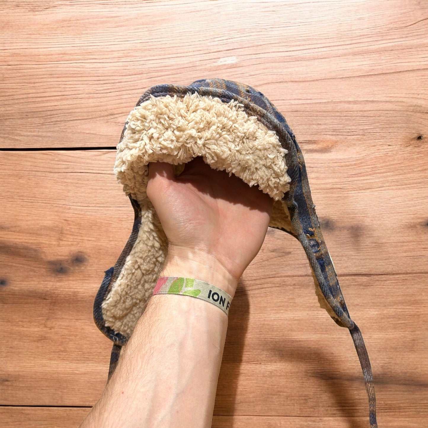 Vintage style trapper fluffy ear flap checkered hat cap in navy/brown One size.