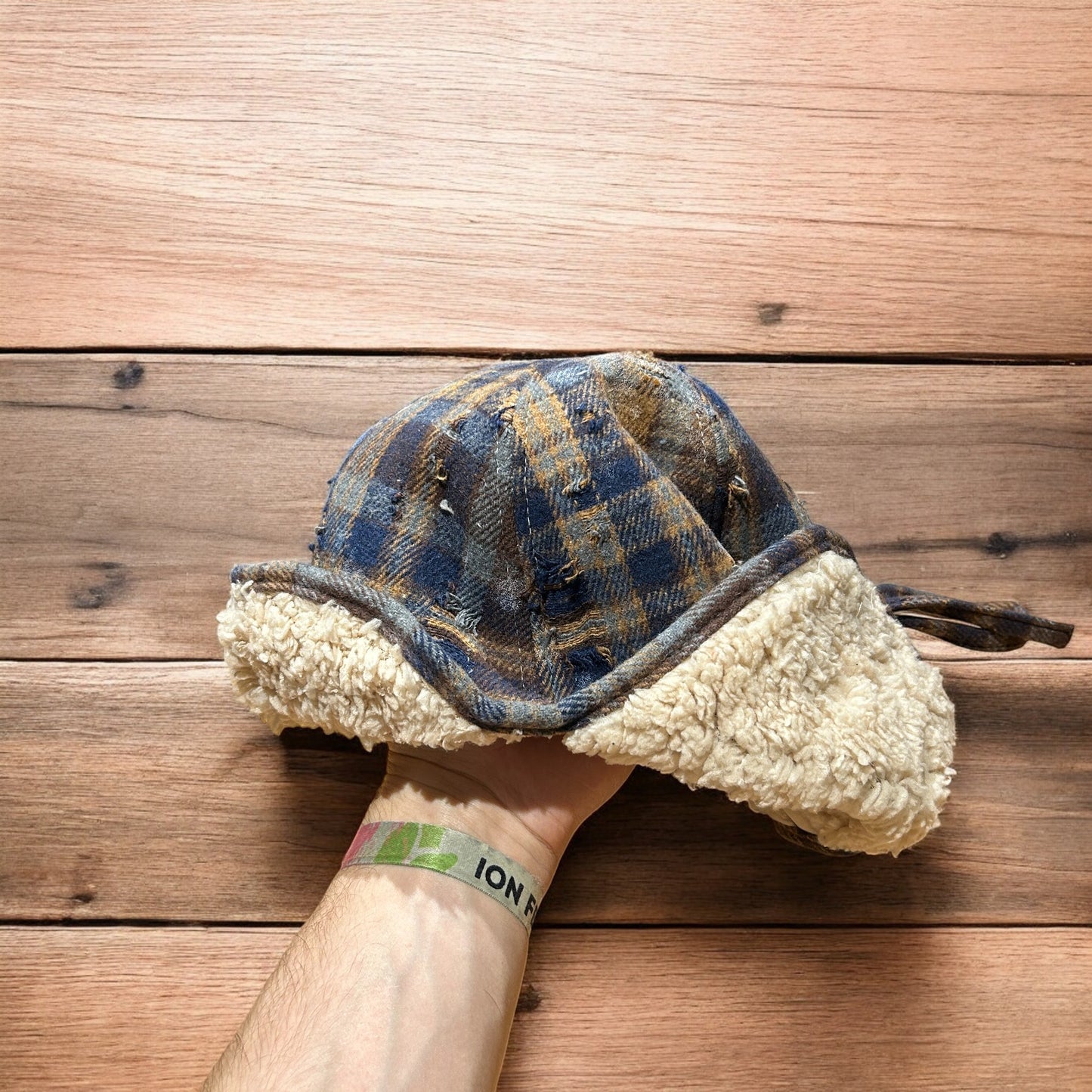 Vintage style trapper fluffy ear flap checkered hat cap in navy/brown One size.