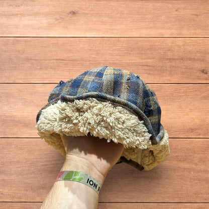 Vintage style trapper fluffy ear flap checkered hat cap in navy/brown.