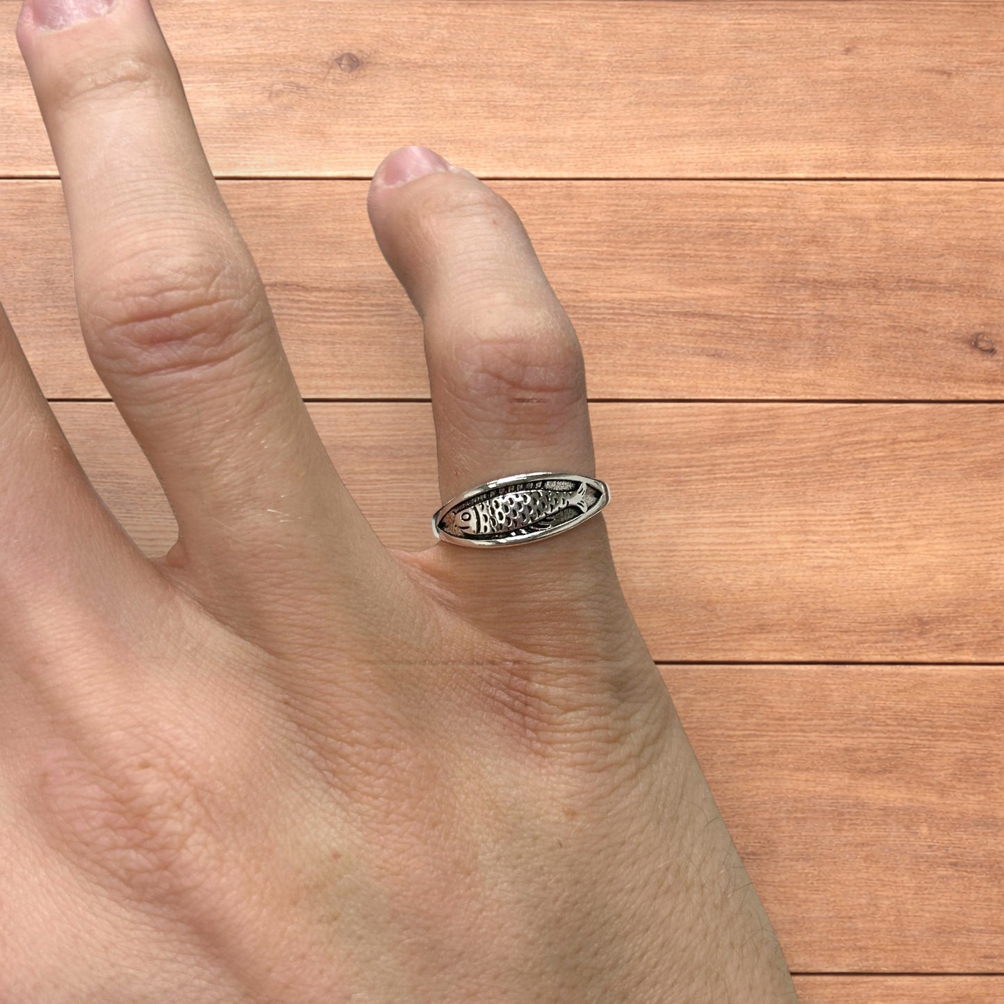 Lovely vintage style stainless steel retro fish ring in silver.