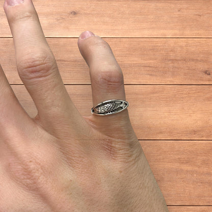 Lovely vintage style stainless steel retro fish ring in silver.