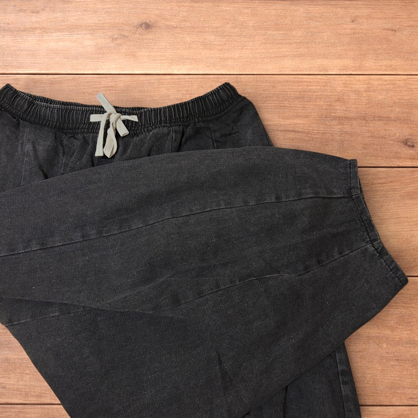 Incredible super baggy wide leg balloon fit jeans in washed black.