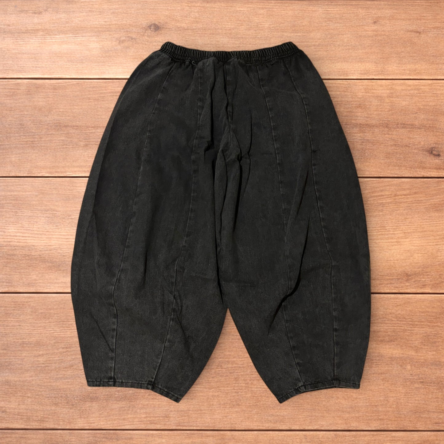 Incredible super baggy wide leg balloon fit jeans in washed black.
