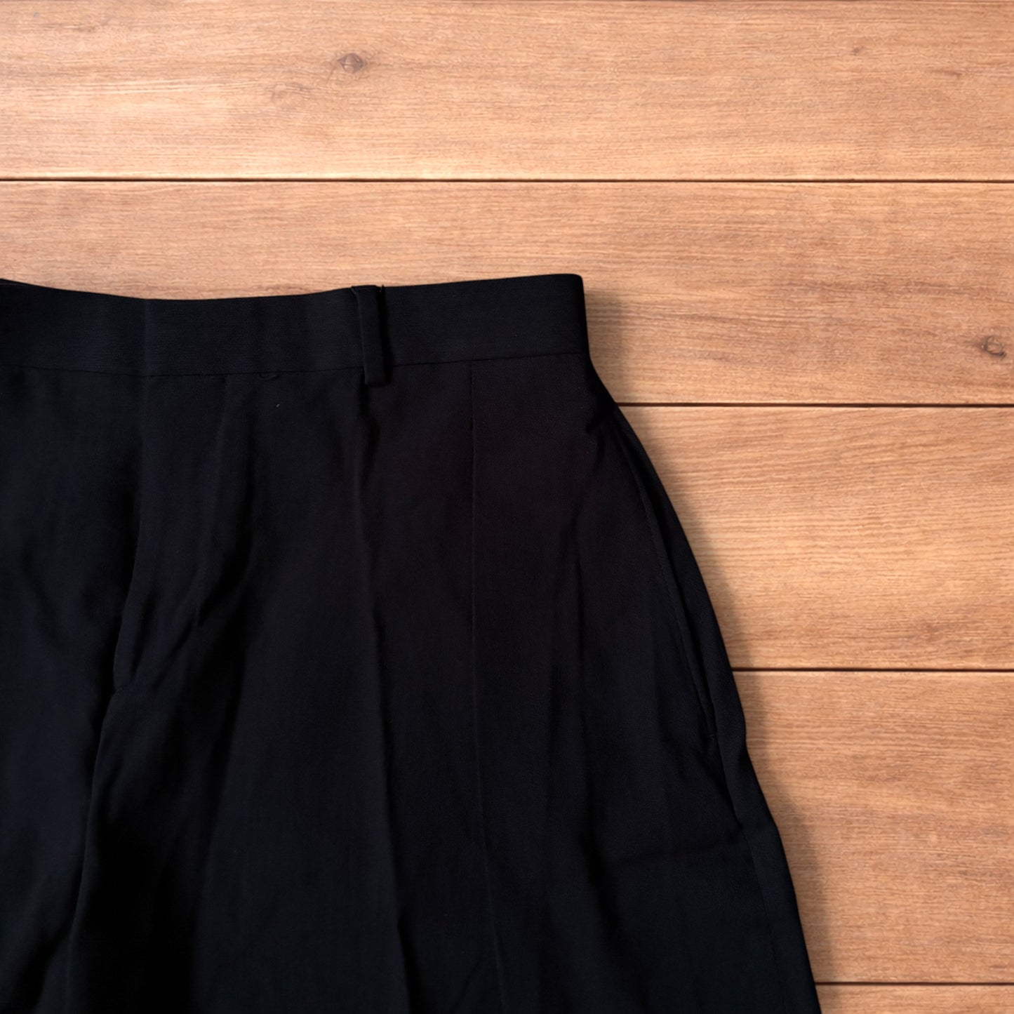 Super baggy wide tailored pleated linen shorts jorts in black.