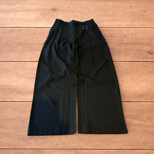 Incredible vintage style baggy wide leg tailored trousers in black.