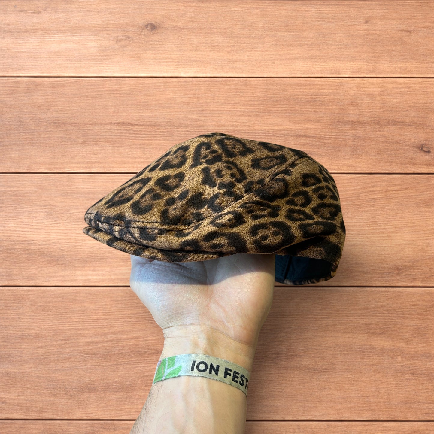 Vintage style newsboy flat cap beret in leopard & brown colour way.
