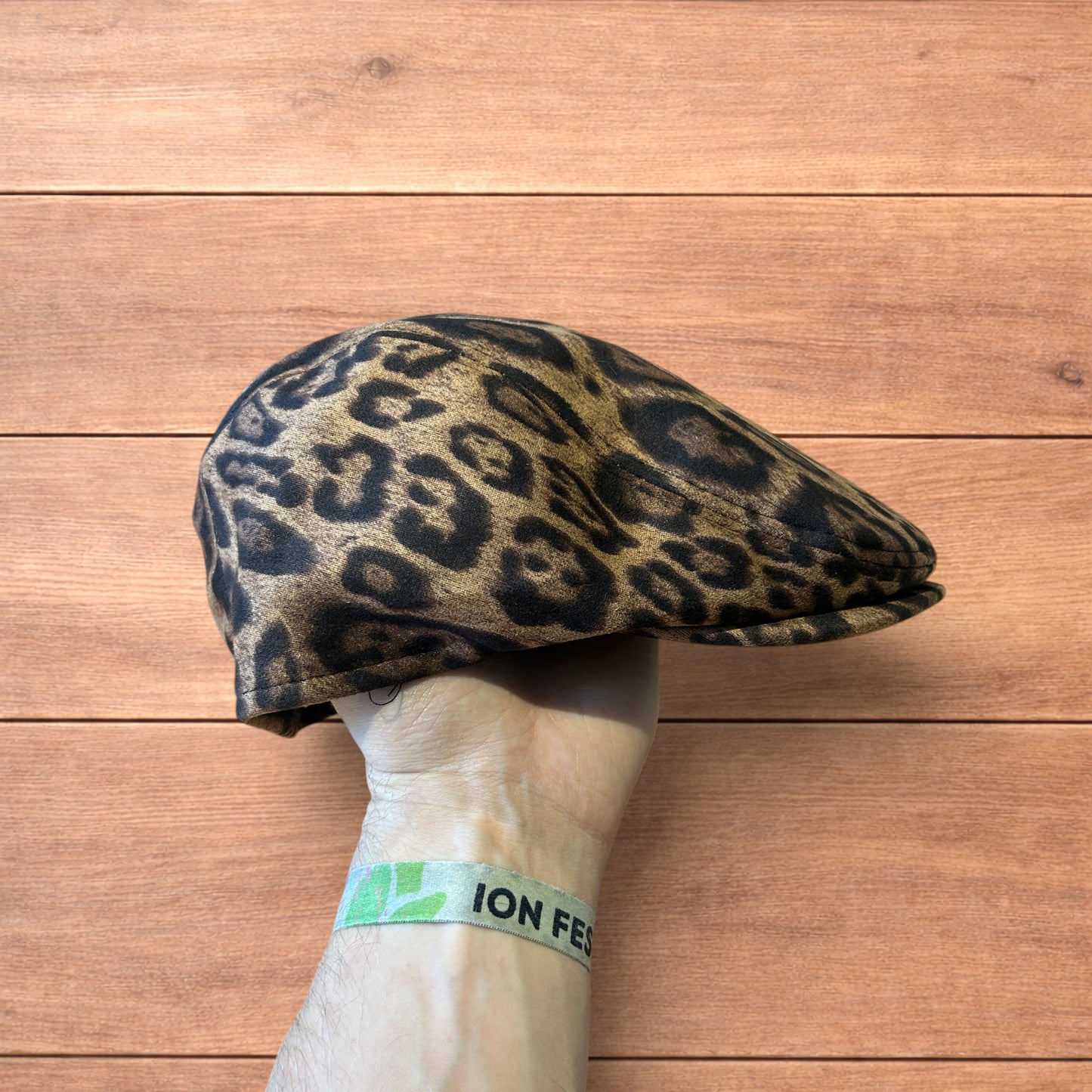 Vintage style newsboy flat cap beret in leopard & brown colour way.