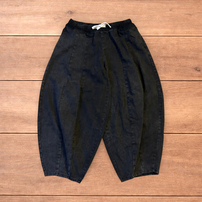 Incredible super baggy wide leg balloon fit jeans in washed black.