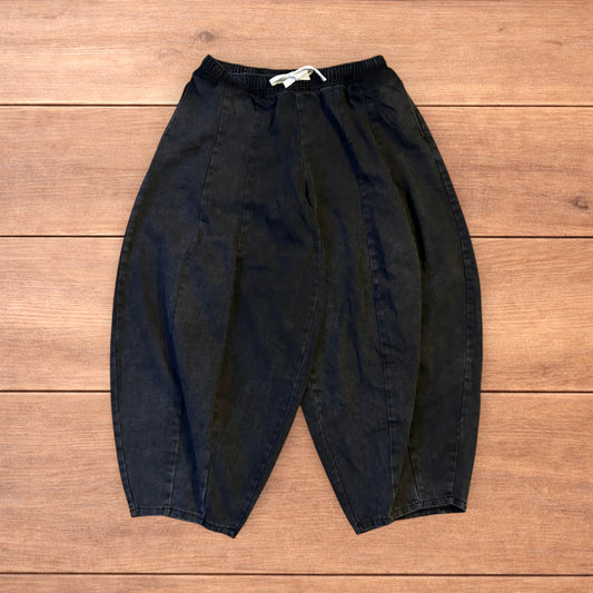 Incredible super baggy wide leg balloon fit jeans in washed black.
