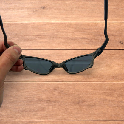 Insane metal frame polarised sunglasses in black frame red lense.