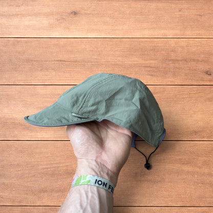 Lightweight reversible military pilot trapper hat in green/purple.