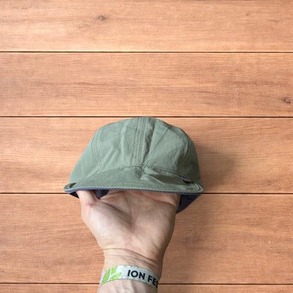 Lightweight reversible military pilot trapper hat in green/purple.