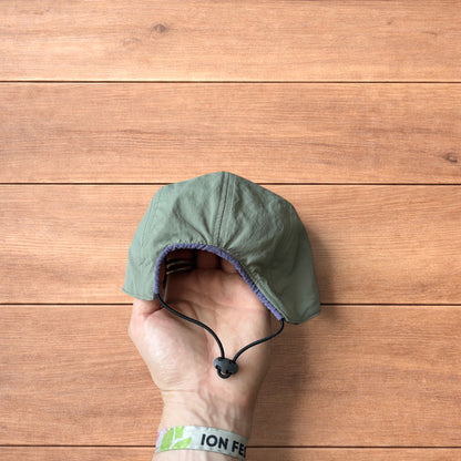 Lightweight reversible military pilot trapper hat in green/purple.