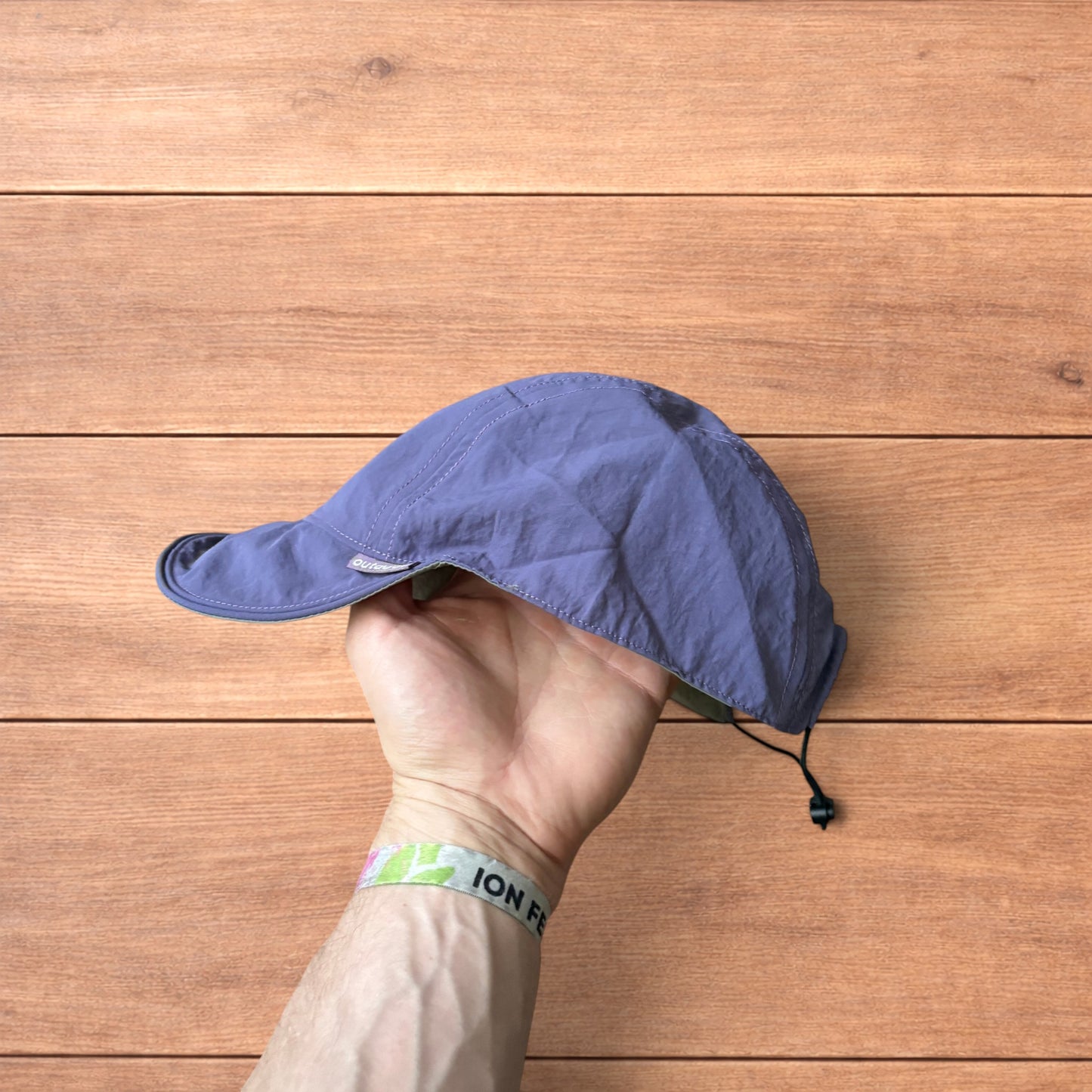 Lightweight reversible military pilot trapper hat in green/purple.