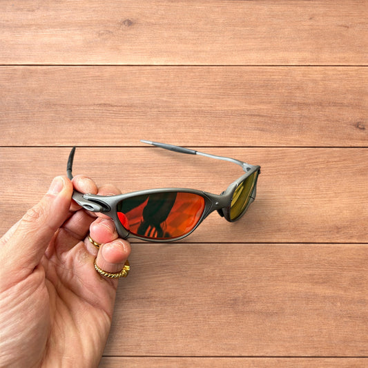 Insane metal frame polarised sunglasses in black frame red lense.