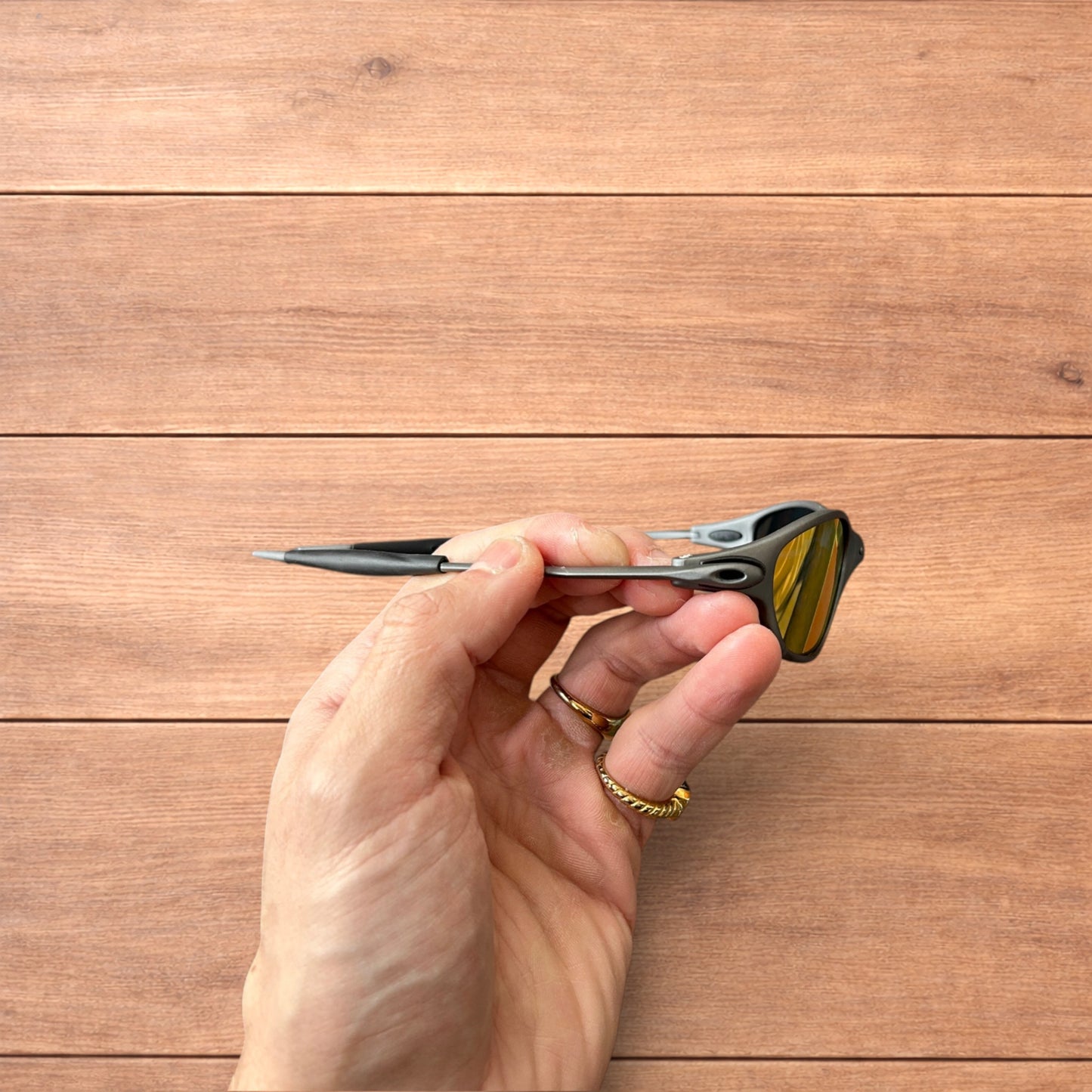 Insane metal frame polarised sunglasses in black frame red lense.
