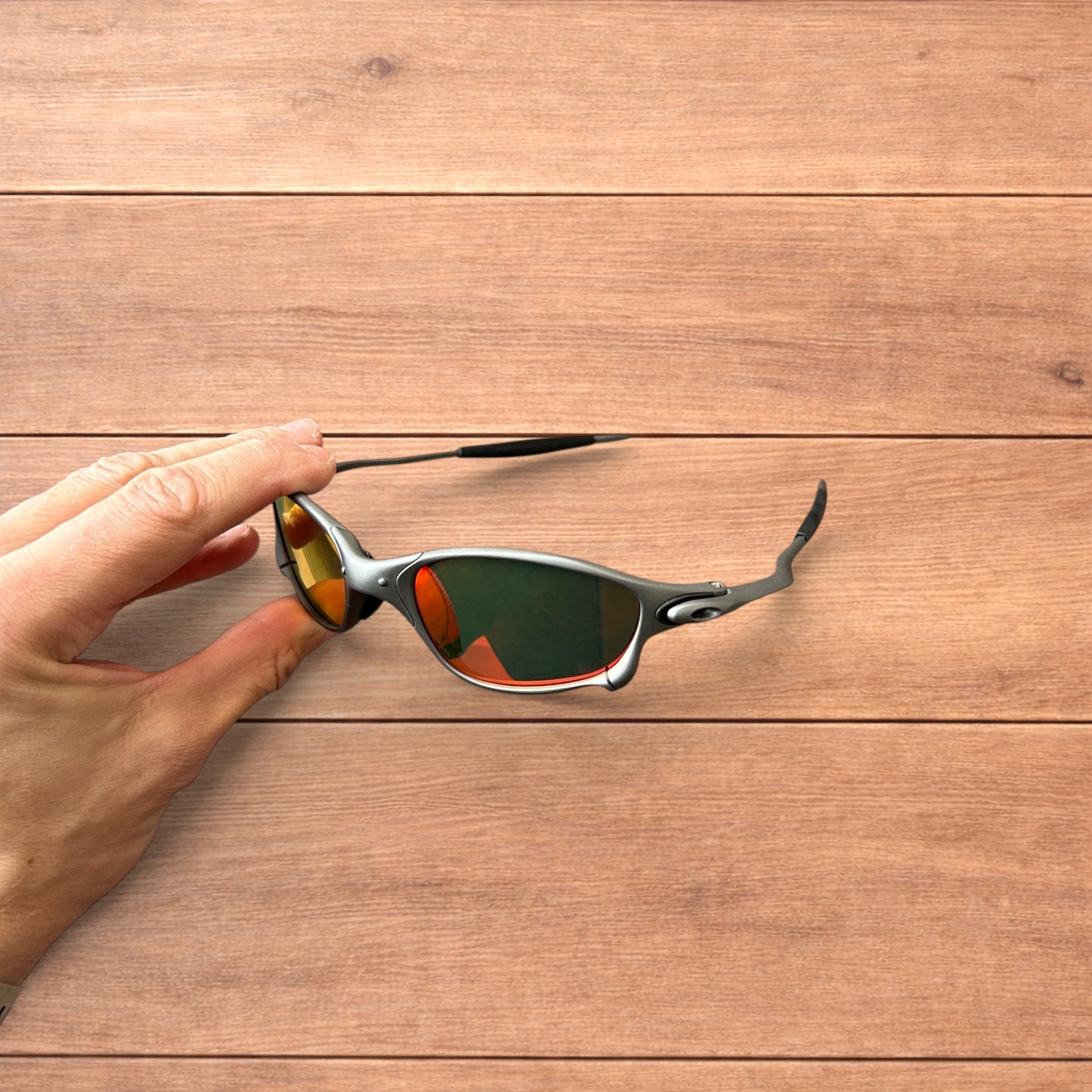 Insane metal frame polarised sunglasses in black frame red lense.
