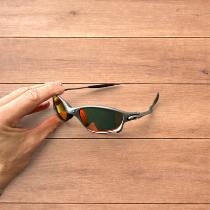 Insane metal frame polarised sunglasses in black frame red lense.