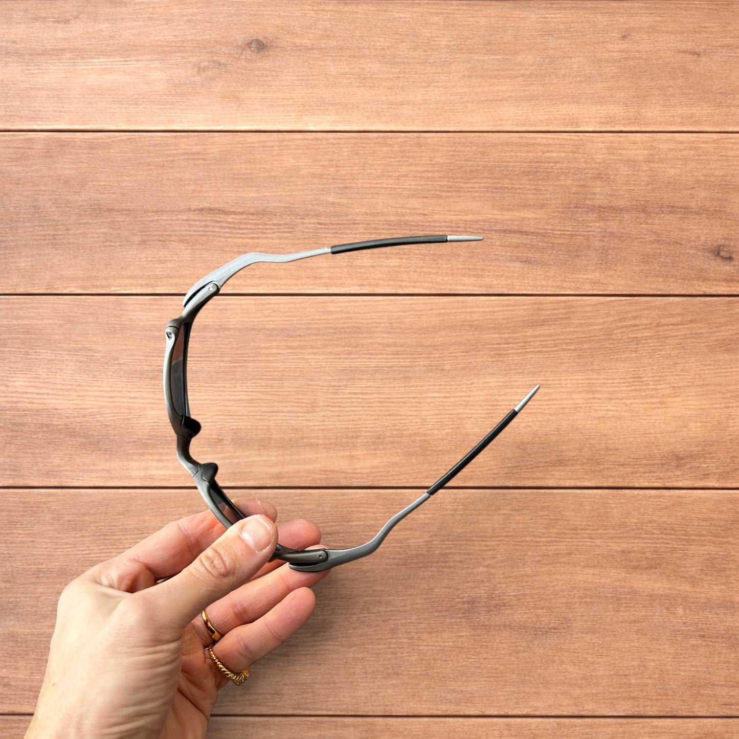 Insane metal frame polarised sunglasses in black frame red lense.