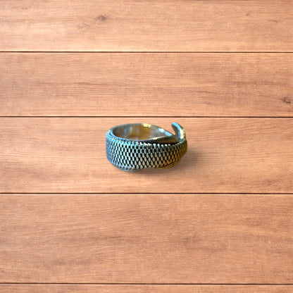 Lovely vintage style stainless steel retro fish ring in silver.