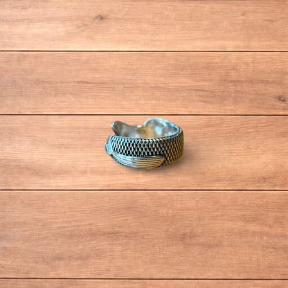 Lovely vintage style stainless steel retro fish ring in silver.