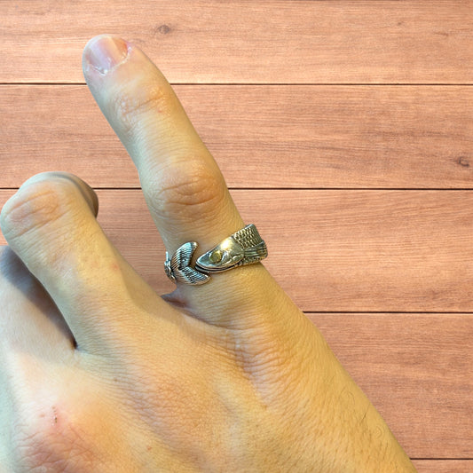 Lovely vintage style stainless steel retro fish ring in silver.