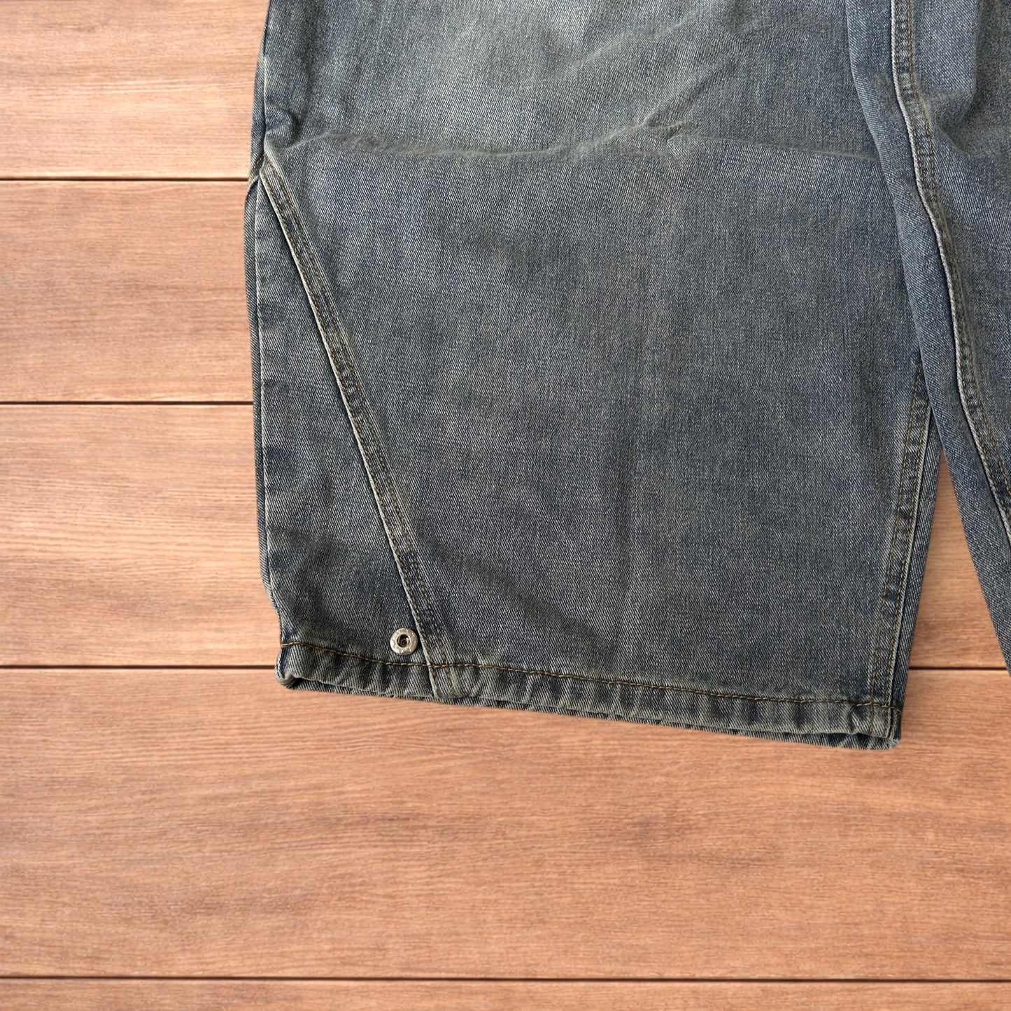 Incredible super baggy wide leg balloon fit jeans in mid blue wash.