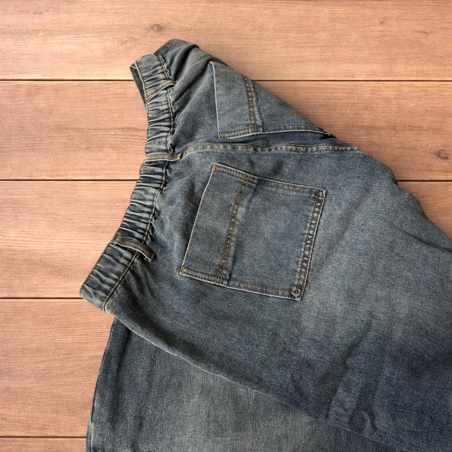 Incredible super baggy wide leg balloon fit jeans in mid blue wash.