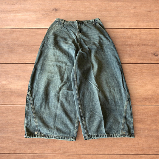 Incredible super baggy wide leg balloon fit jeans in mid blue wash.