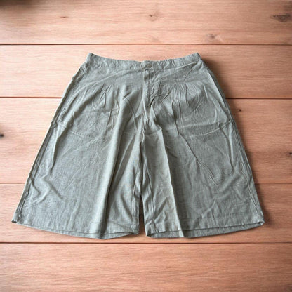 Super baggy wide leg linen shorts jorts in beige/cream.
