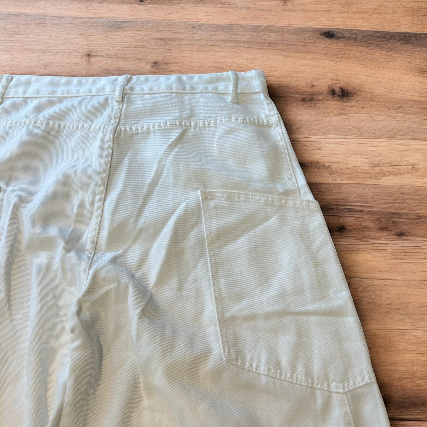 Incredible vintage style baggy wide leg skater fit jeans in white.